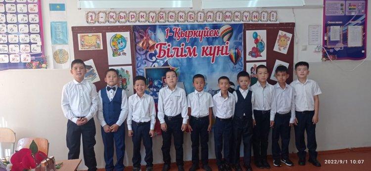 "Білімге ұмтылу еңбексүйгіштік және отаншылдық" тақырыбында сынып сағаттары өтті